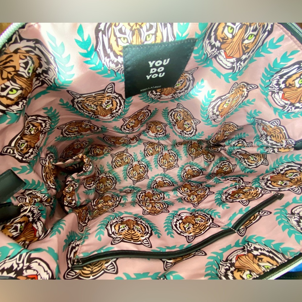 Stella & Dot Lady Boss Camouflage Tote with Laptop Holder - Picture 3 of 14